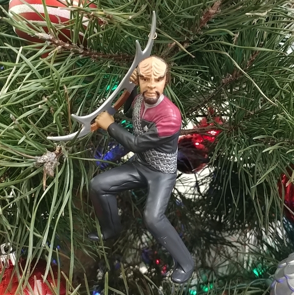 Star Trek Deep Space Nine Lieutenant Worf Hallmark Keepsake Ornament 1999 - Picture 13 of 13